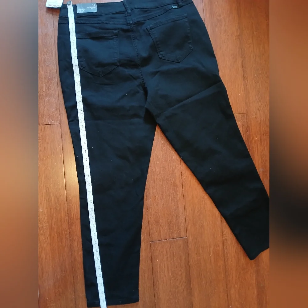Women's Black Jeans - Picture 6 of 14